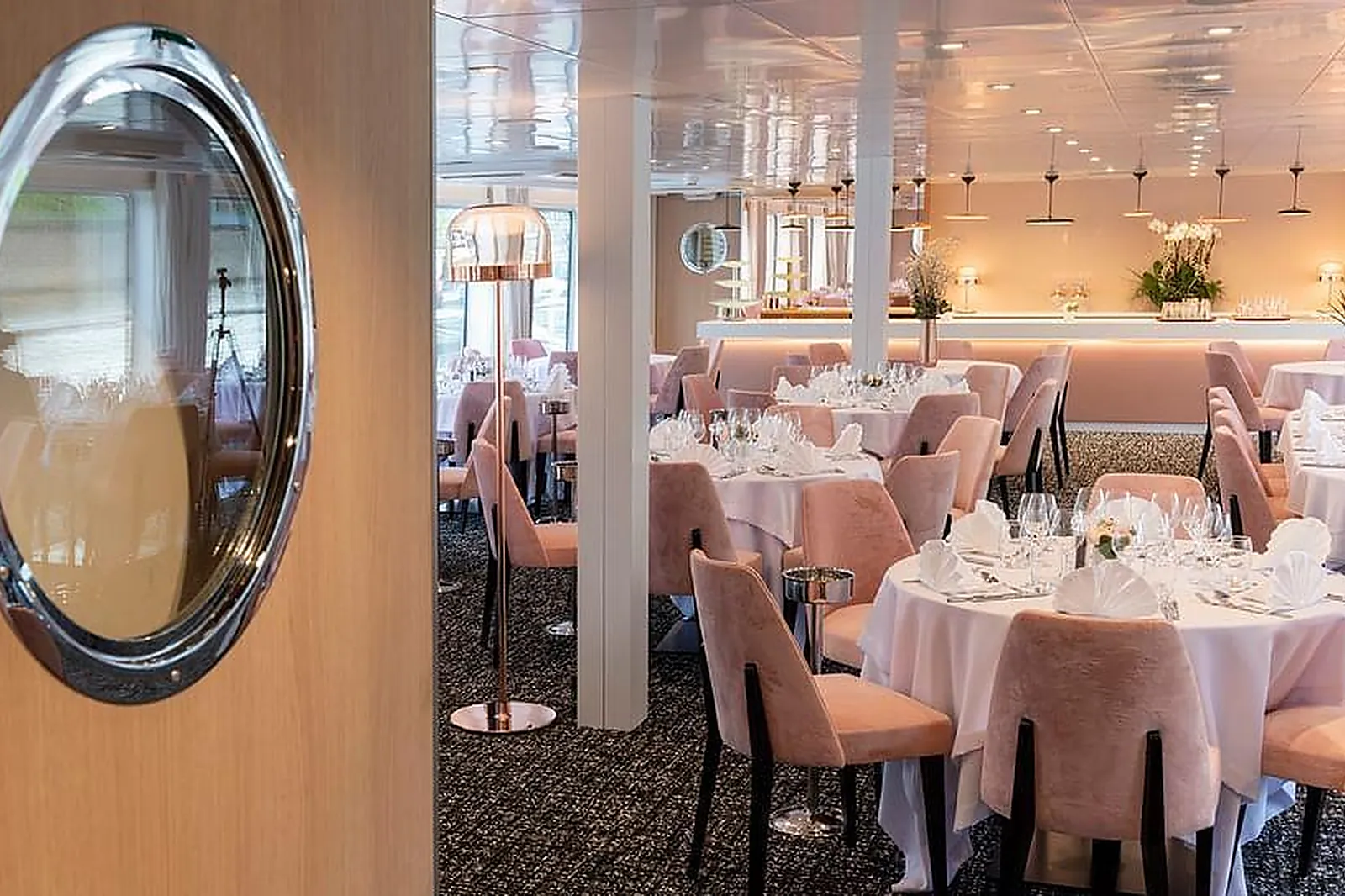 Lieux événementiels, BUSINESS BOAT