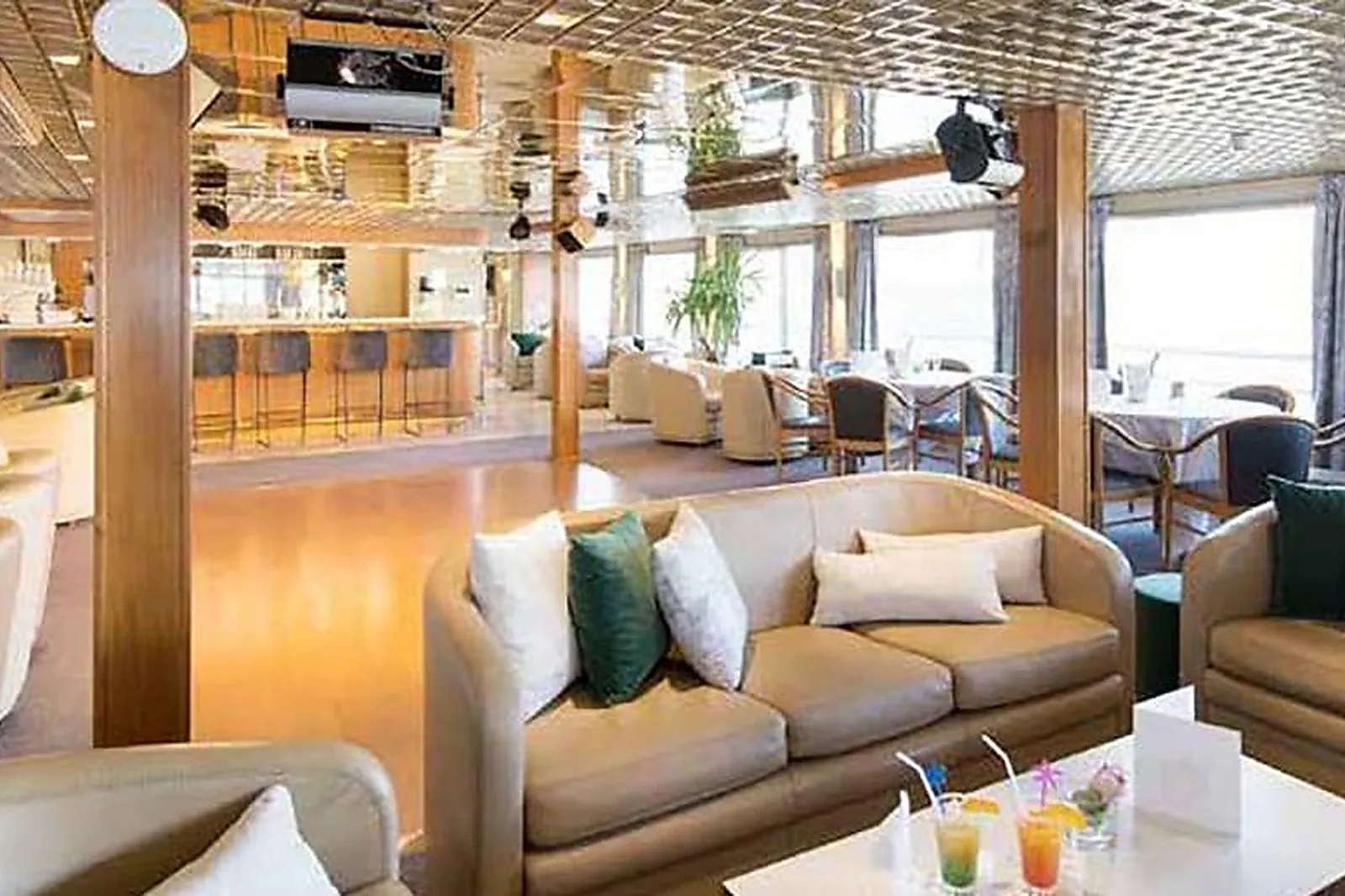 Lieux événementiels, BUSINESS BOAT