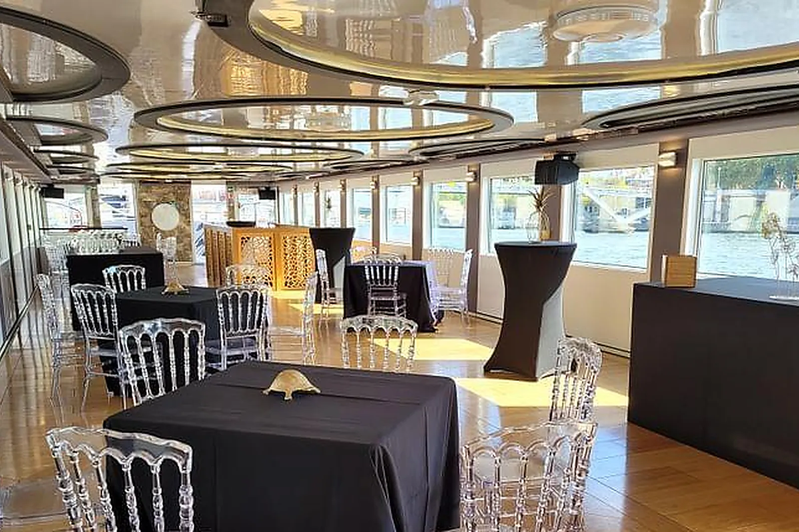 Lieux événementiels, BÂTEAU CHANSONNIER