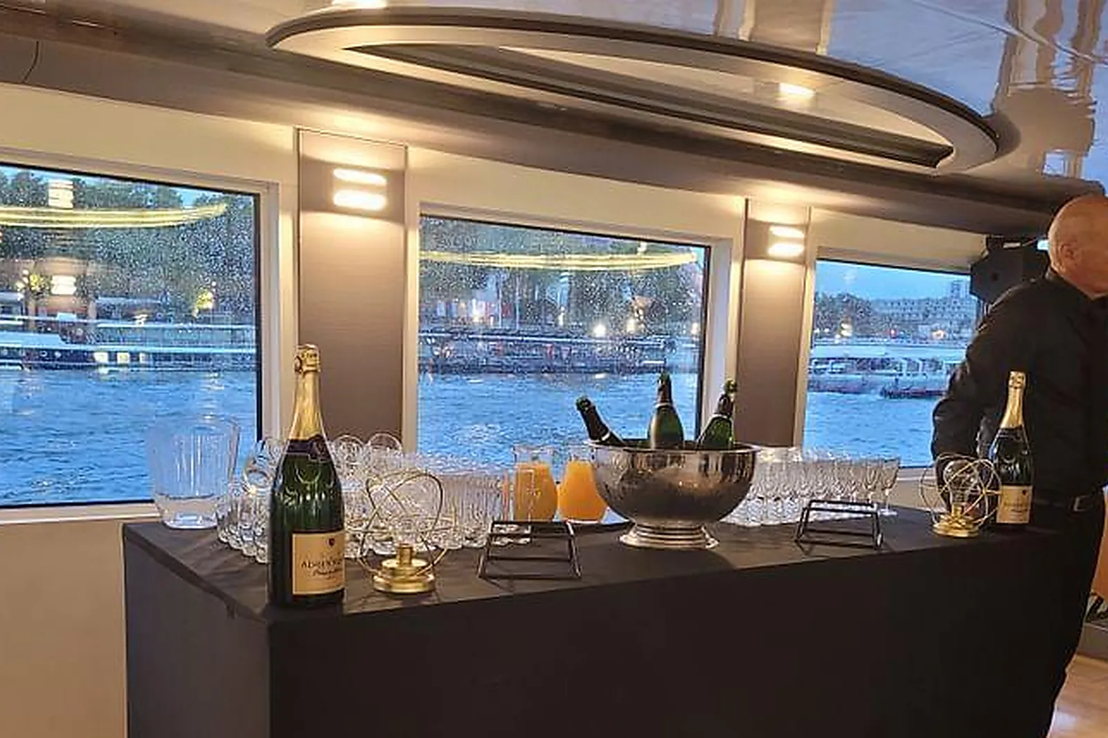 Lieux événementiels, BÂTEAU CHANSONNIER