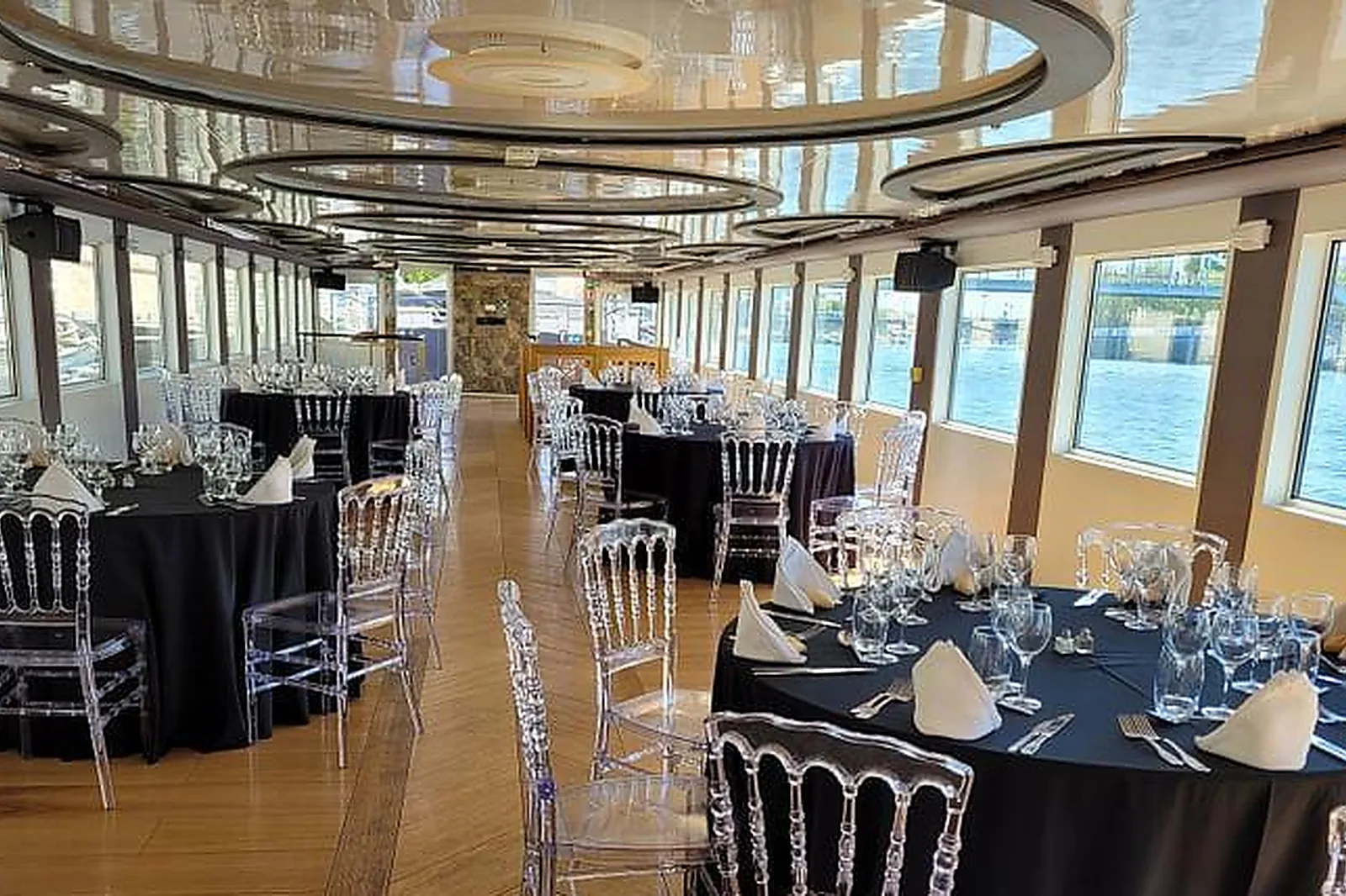 Lieux événementiels, BÂTEAU CHANSONNIER