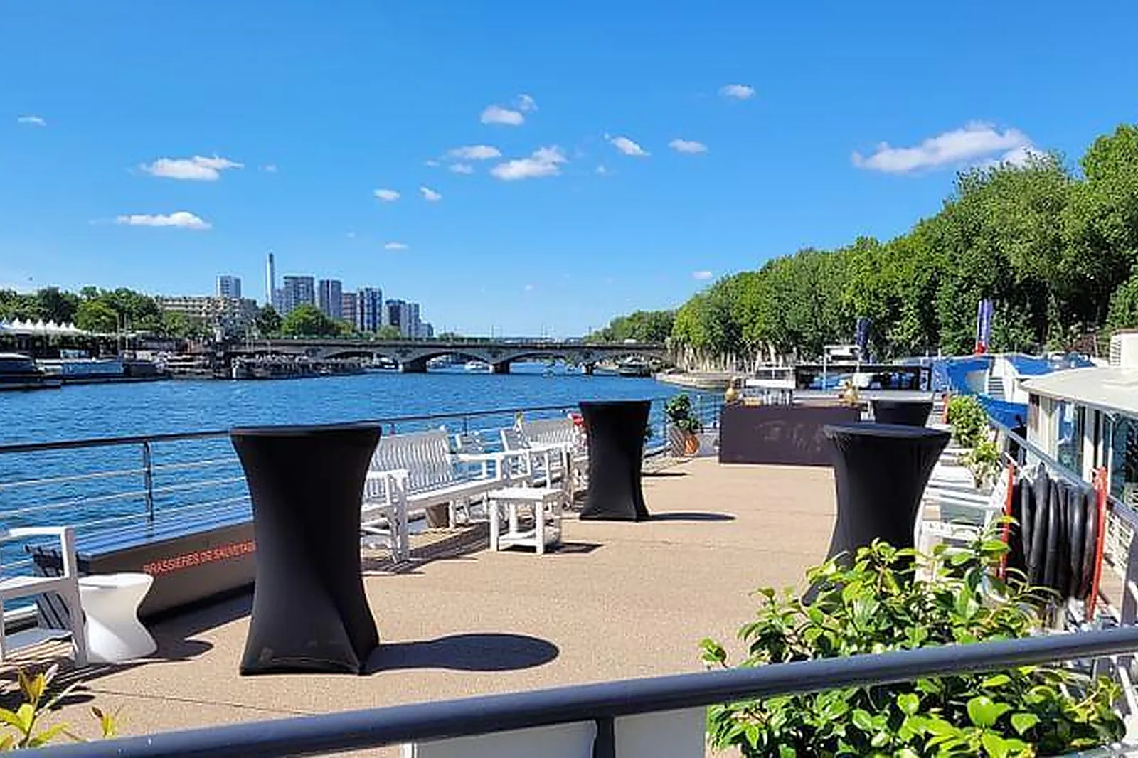 Lieux événementiels, BÂTEAU CHANSONNIER