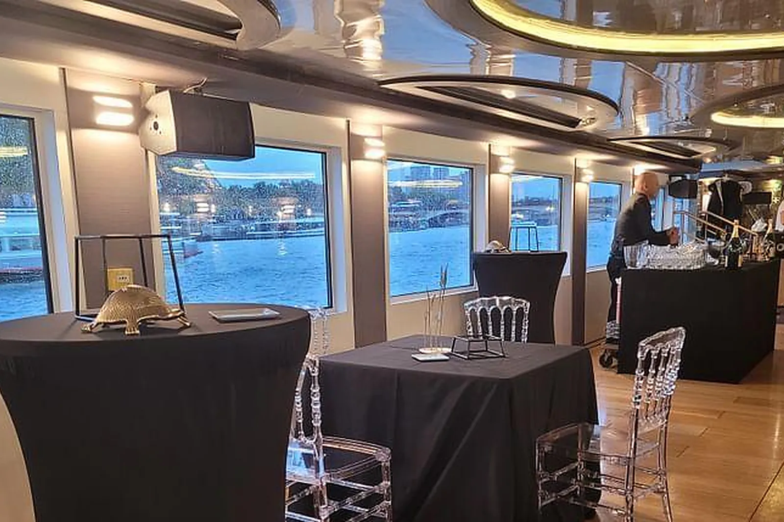 Lieux événementiels, BÂTEAU CHANSONNIER