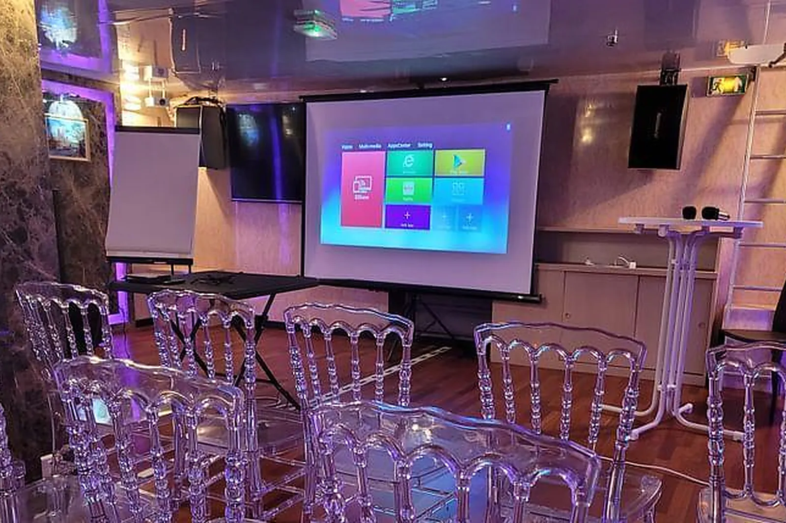 Lieux événementiels, BÂTEAU CHANSONNIER