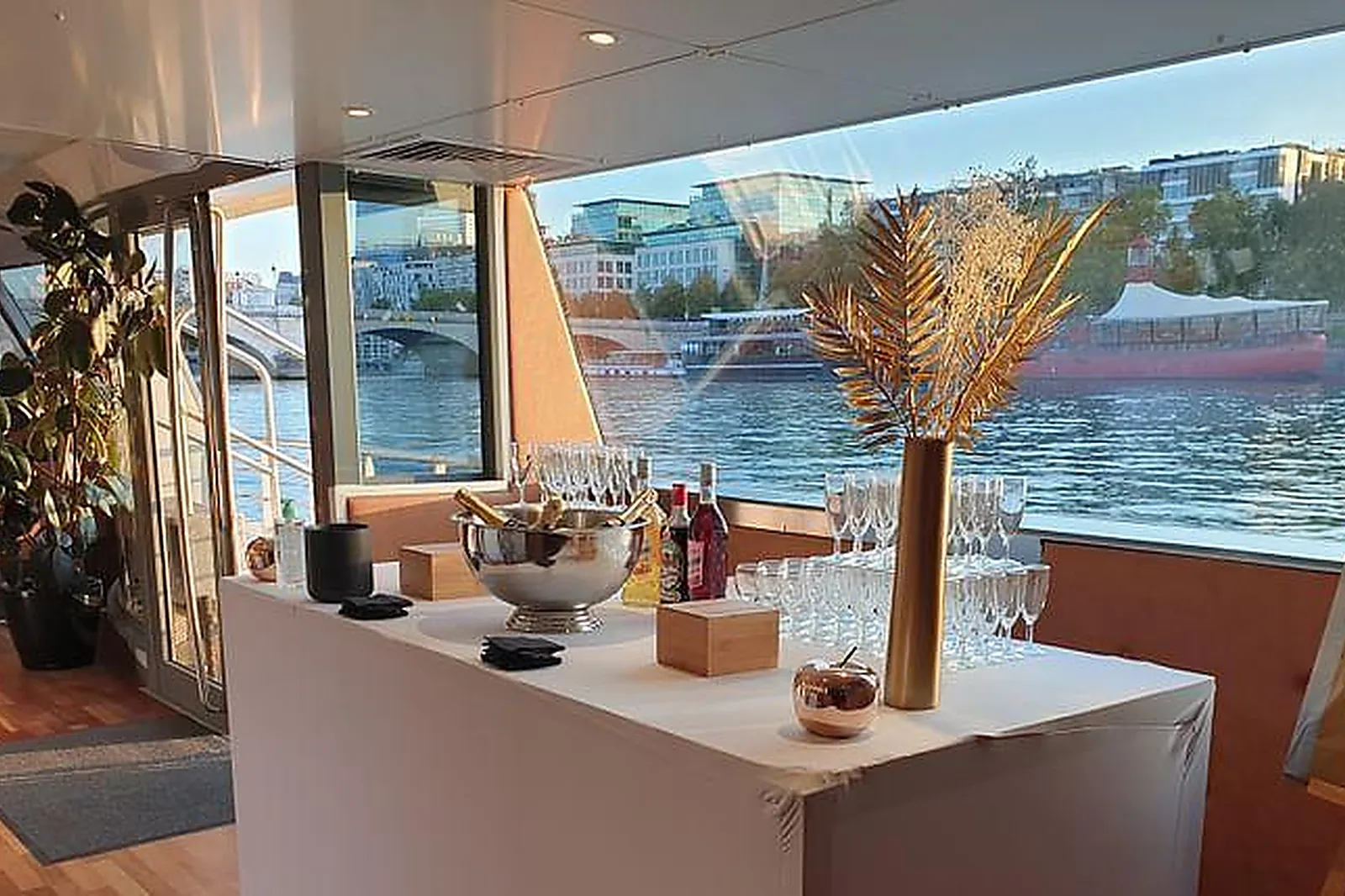 Lieux événementiels, BÂTEAU EVASION