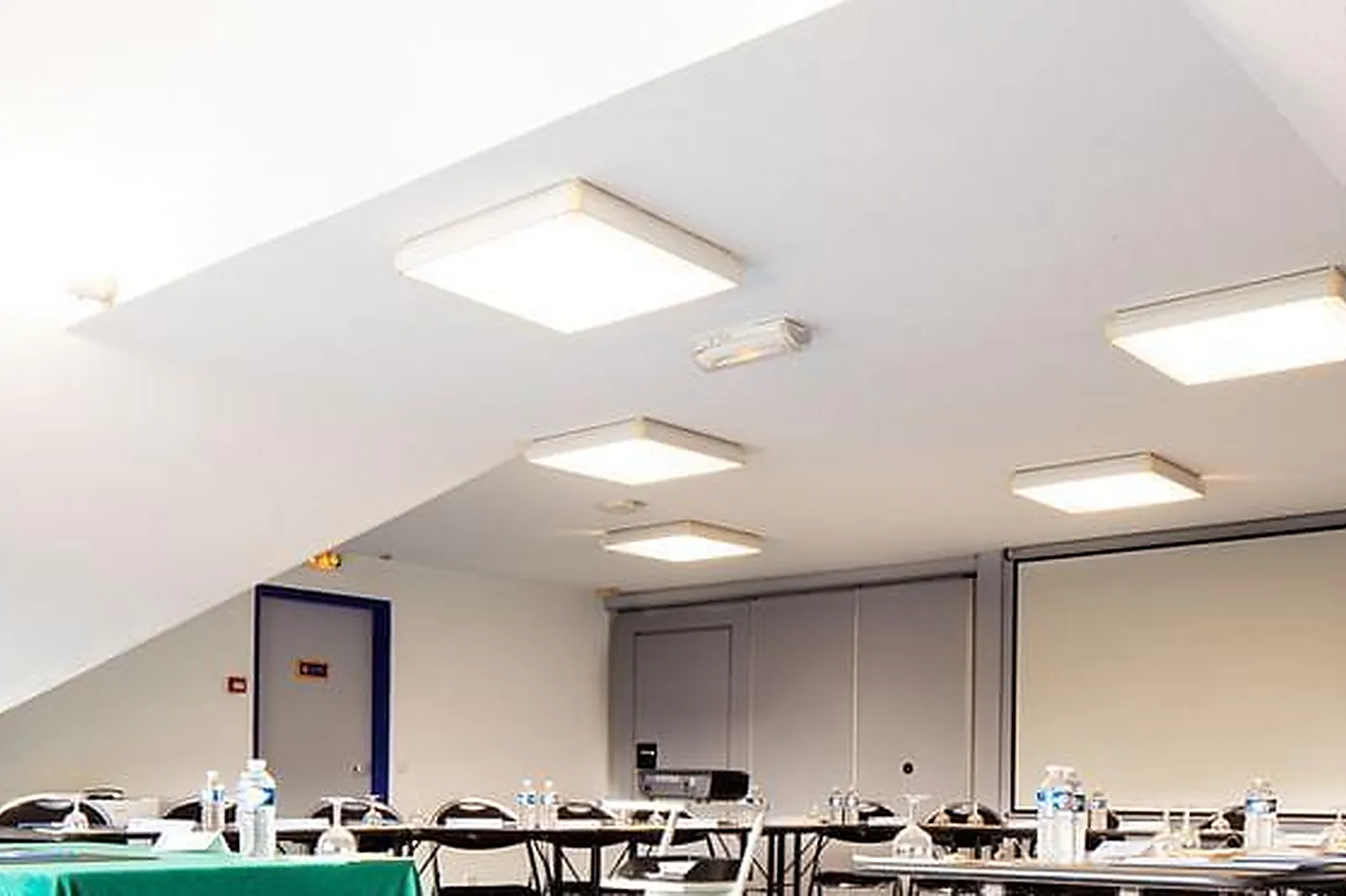 Lieux événementiels, COMFORT HOTEL LOMME ***