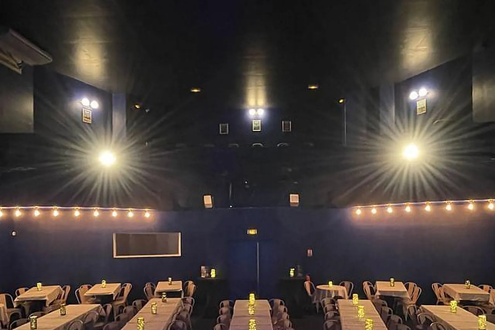 Lieux événementiels, CABARET-THÉÂTRE L'ÉTOILE BLEUE