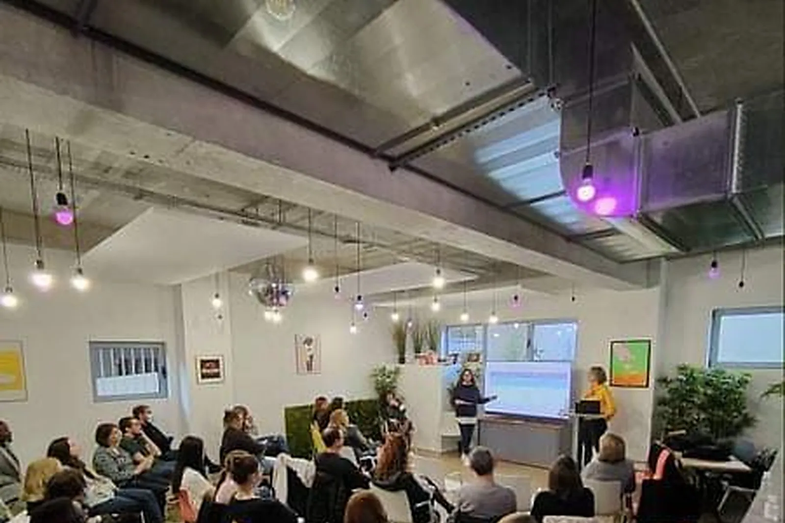 Lieux événementiels, CAFÉ DU VILLAGE