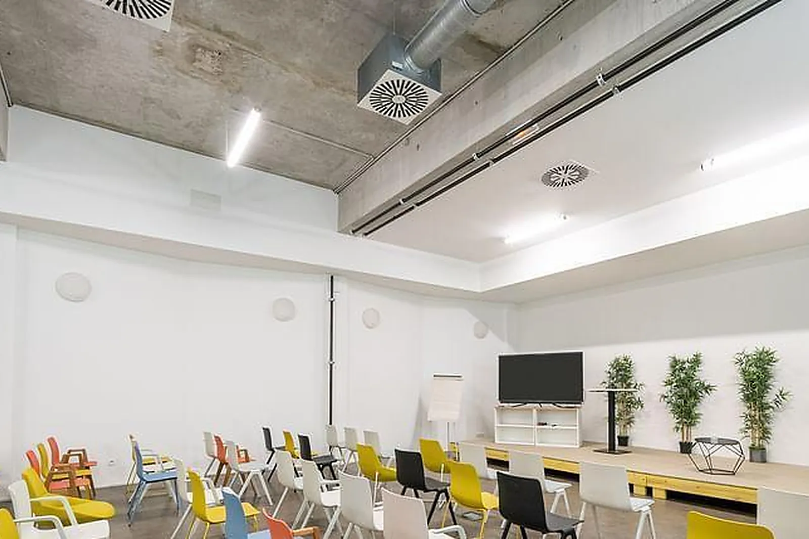 Lieux événementiels, CAFÉ DU VILLAGE