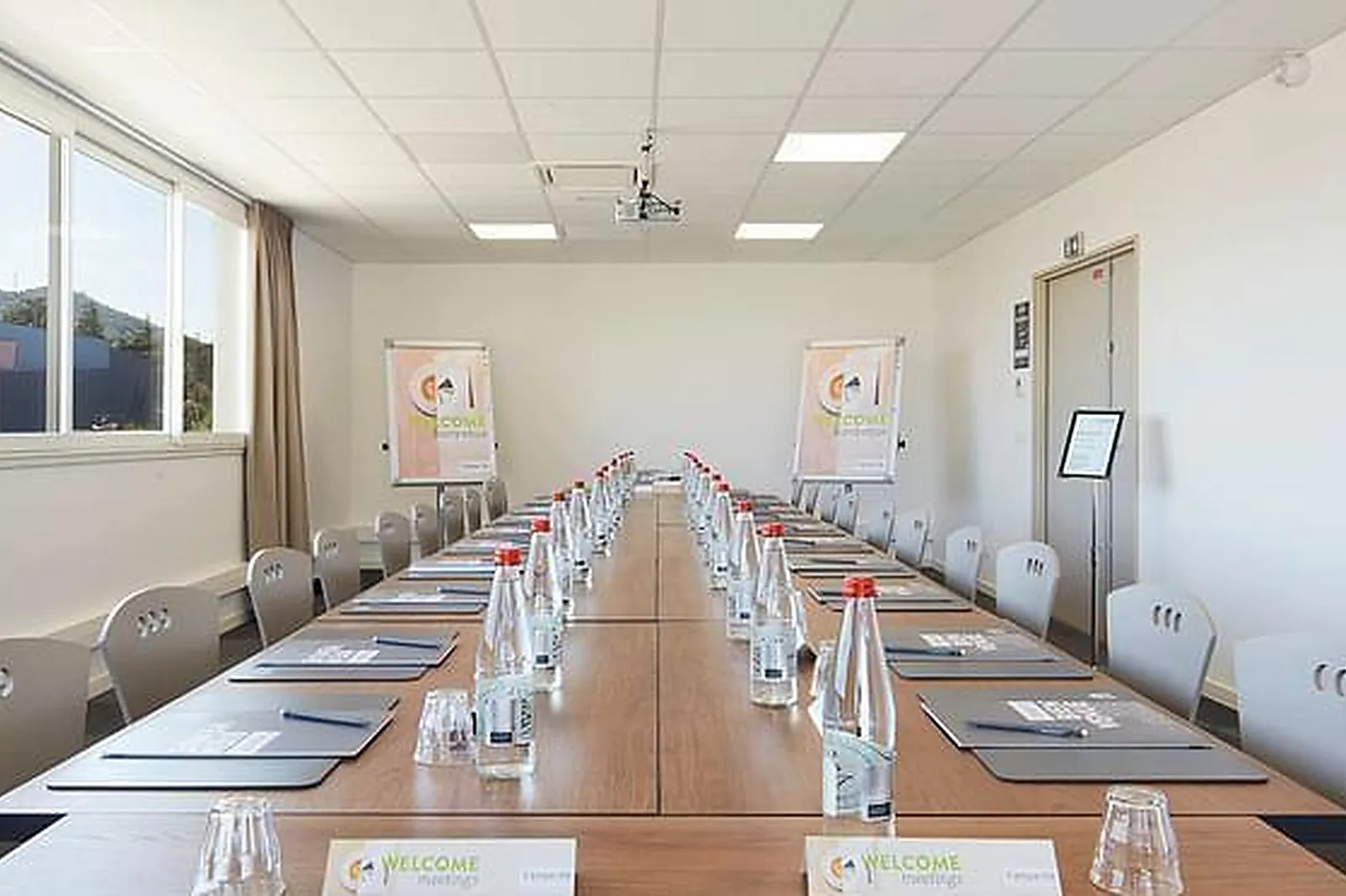 Lieux événementiels, CAMPANILE ALES CENTRE ***