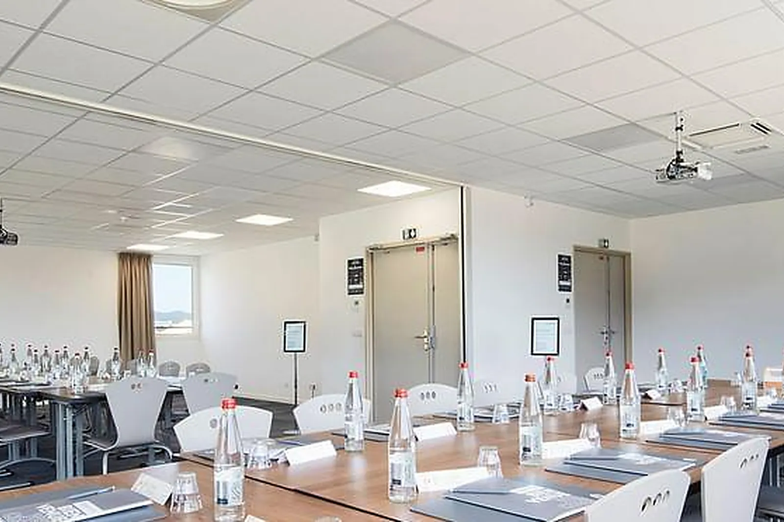 Lieux événementiels, CAMPANILE ALES CENTRE ***