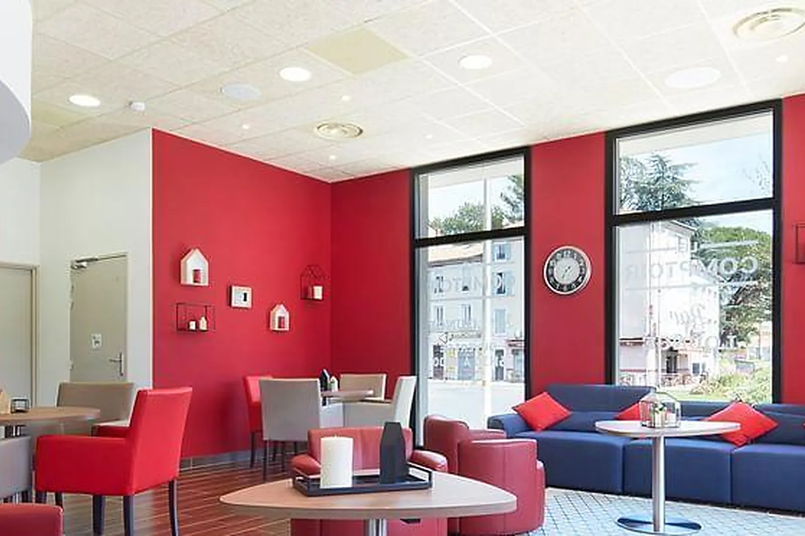 Lieux événementiels, CAMPANILE ALES CENTRE ***