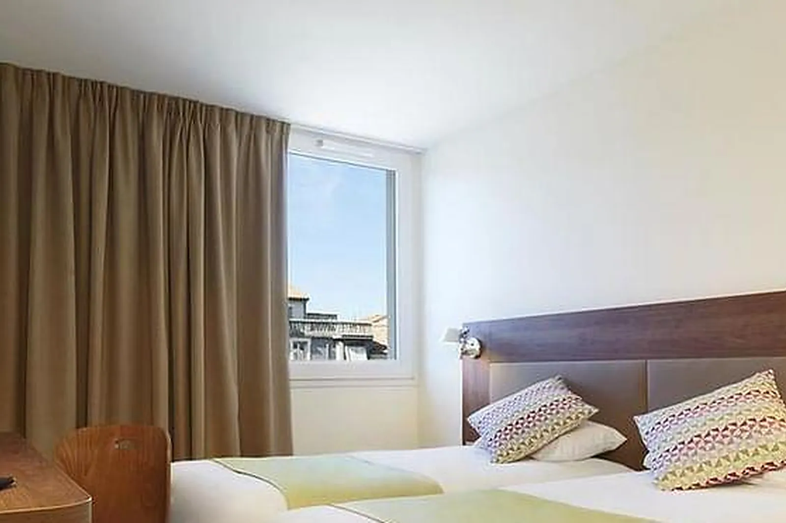 Lieux événementiels, CAMPANILE ALES CENTRE ***