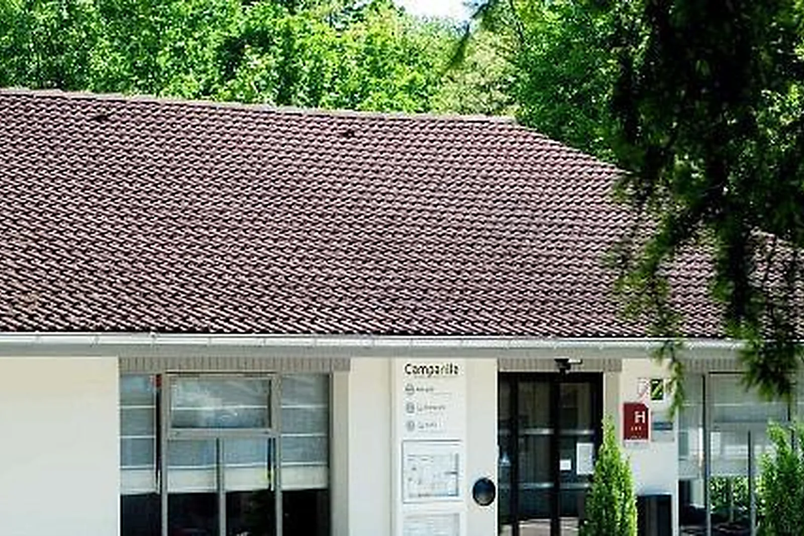 Lieux événementiels, CAMPANILE ANNECY SUD***