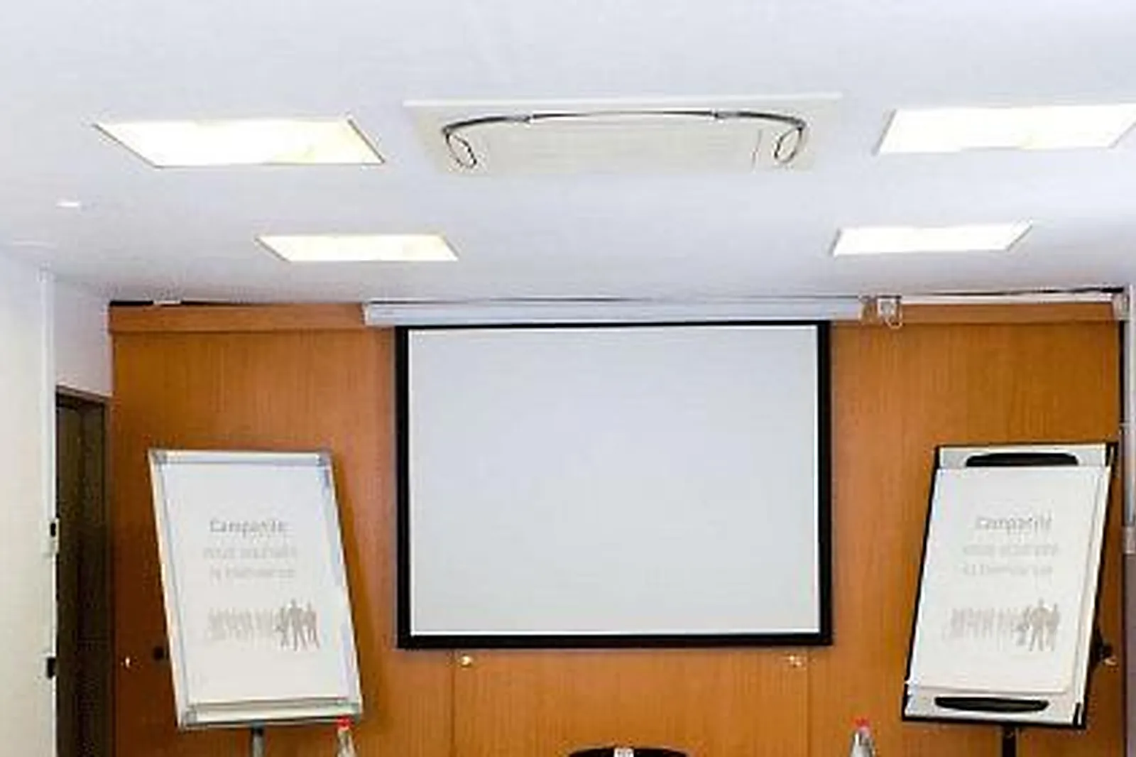 Lieux événementiels, CAMPANILE ANNECY SUD***