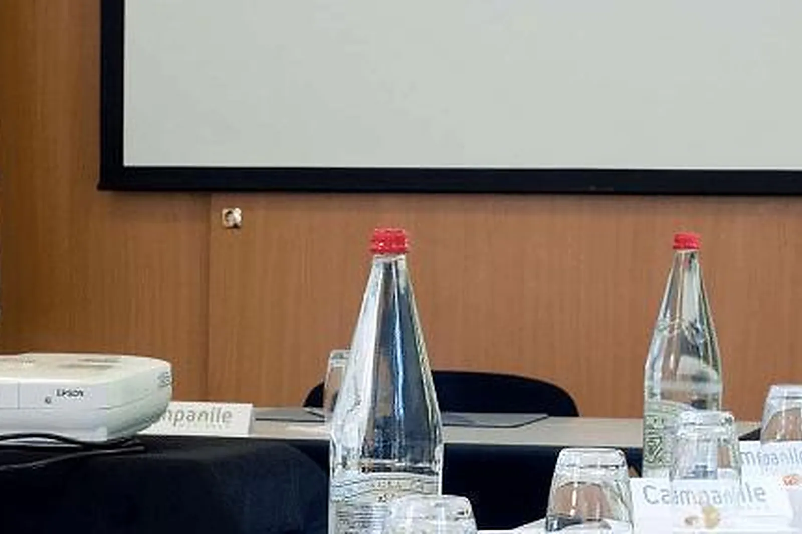 Lieux événementiels, CAMPANILE ANNECY SUD***