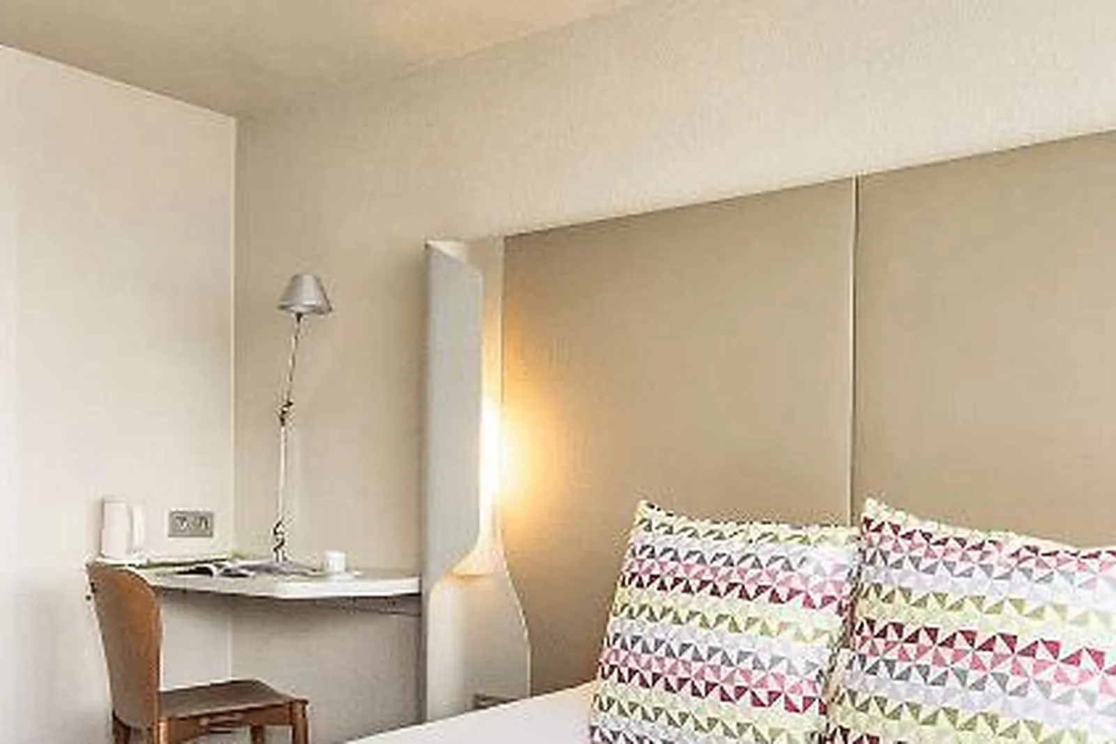 Lieux événementiels, CAMPANILE ANNECY SUD***