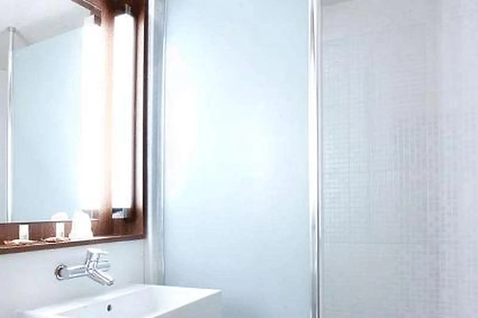 Lieux événementiels, CAMPANILE ANNECY SUD***