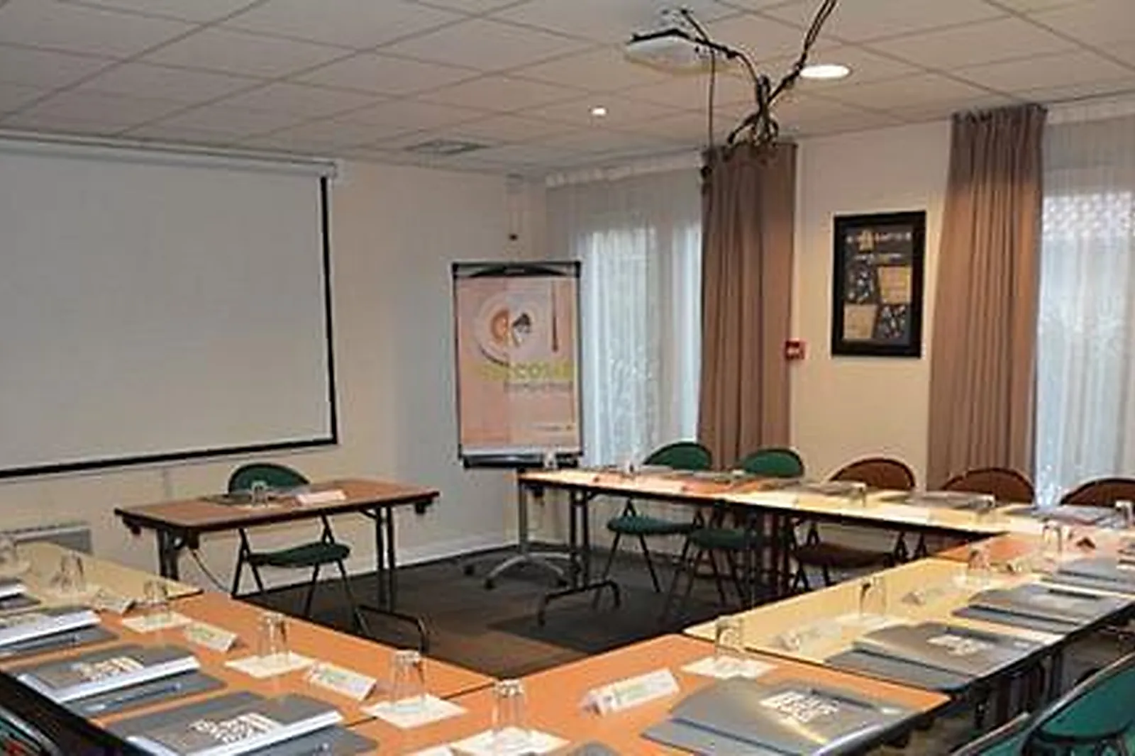 Lieux événementiels, CAMPANILE BAYONNE***