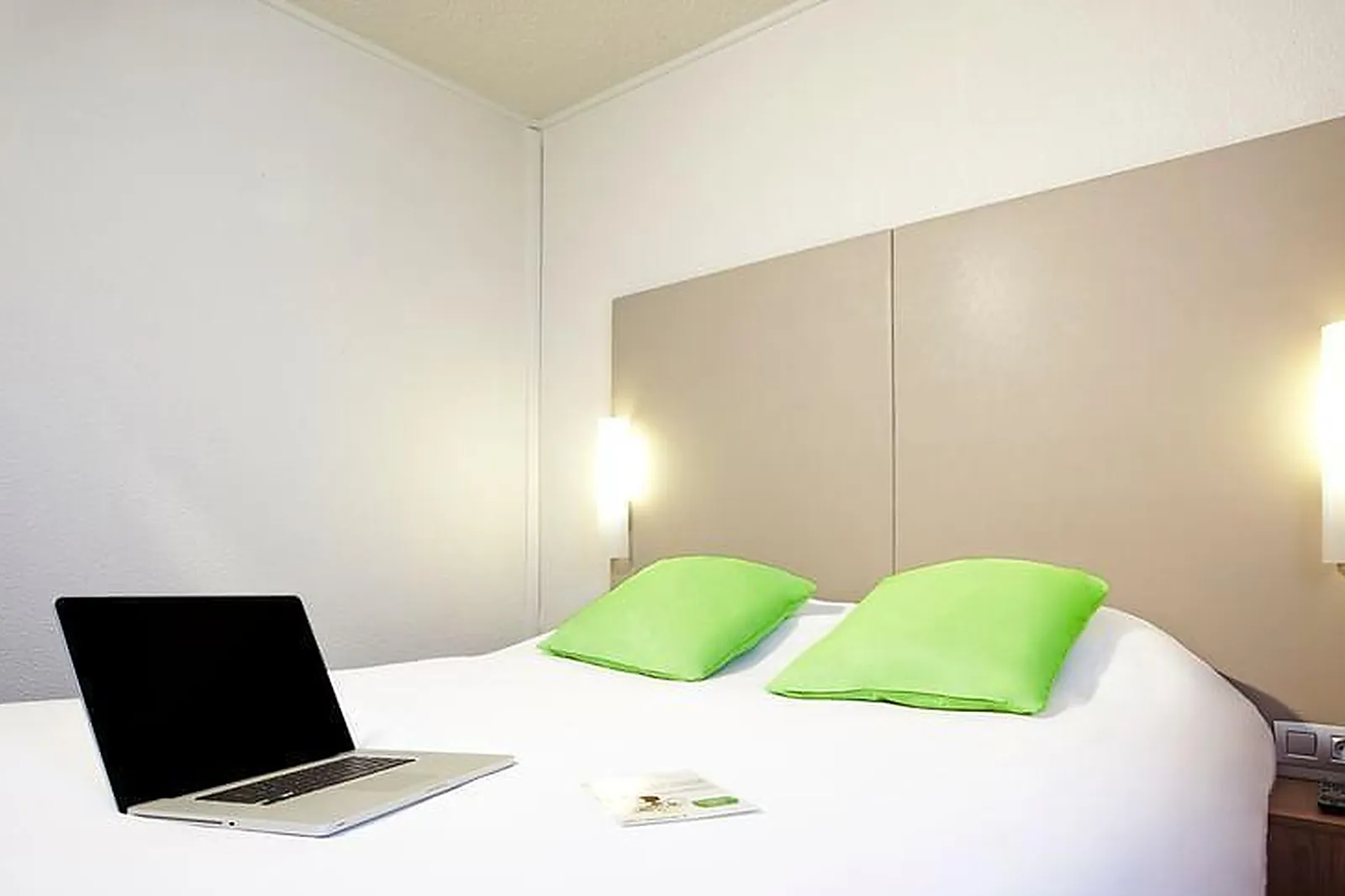 Lieux événementiels, CAMPANILE BAYONNE***