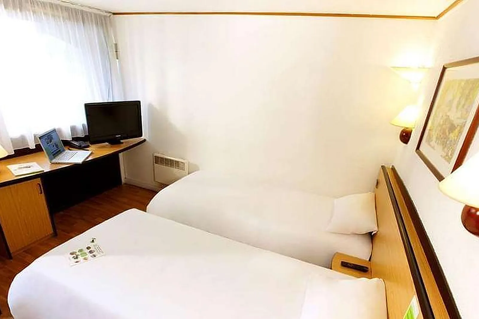 Lieux événementiels, CAMPANILE BESANÇON CHATEAUFARINE***