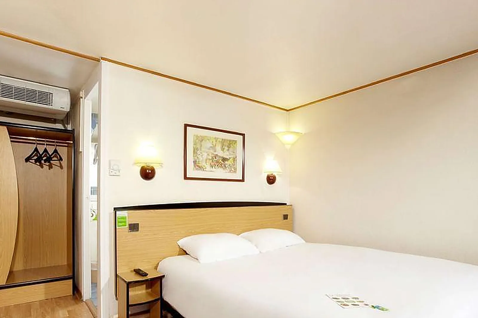 Lieux événementiels, CAMPANILE BESANÇON CHATEAUFARINE***