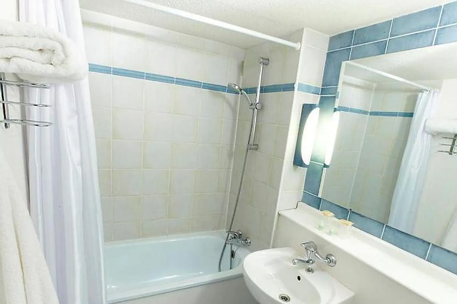 Lieux événementiels, CAMPANILE BESANÇON CHATEAUFARINE***