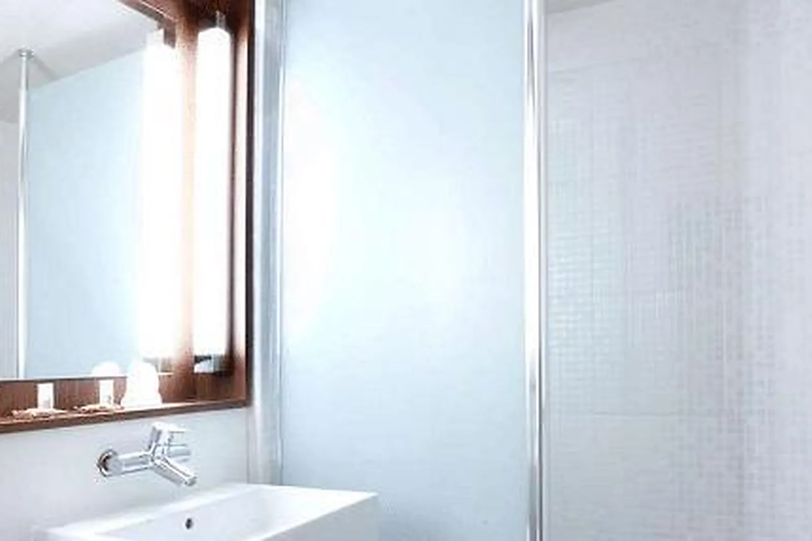 Lieux événementiels, CAMPANILE BOURG EN BRESSE***