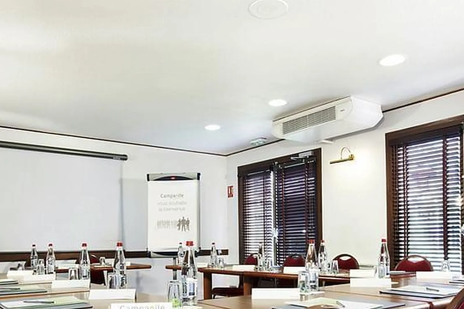 Lieux événementiels, CAMPANILE BÉTHUNE - FOUQUIÈRES LES BÉTHUNES ***