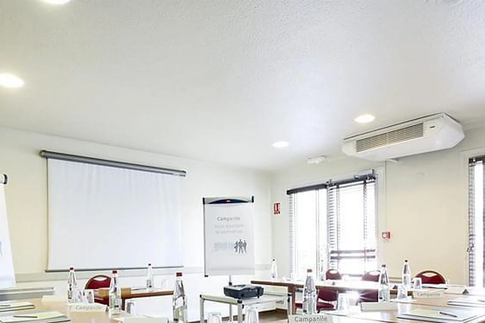 Lieux événementiels, CAMPANILE BÉTHUNE - FOUQUIÈRES LES BÉTHUNES ***