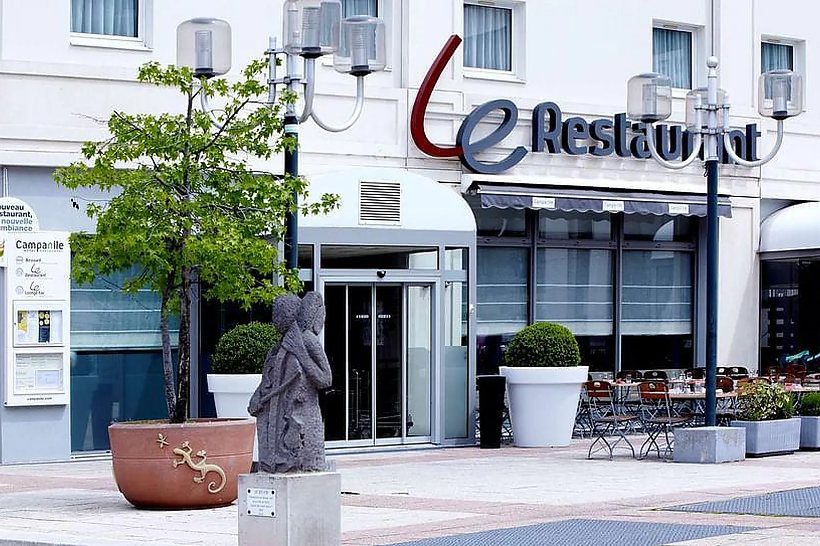 Lieux événementiels, CAMPANILE CHAVILLE ***