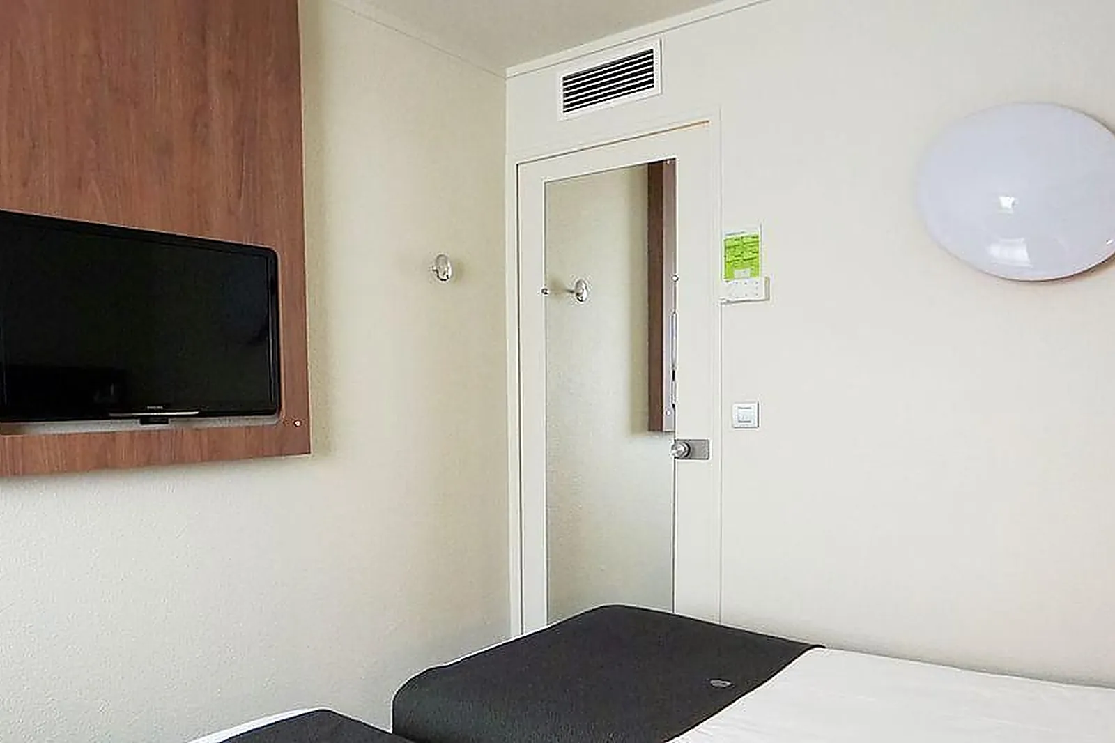 Lieux événementiels, CAMPANILE CHAVILLE ***