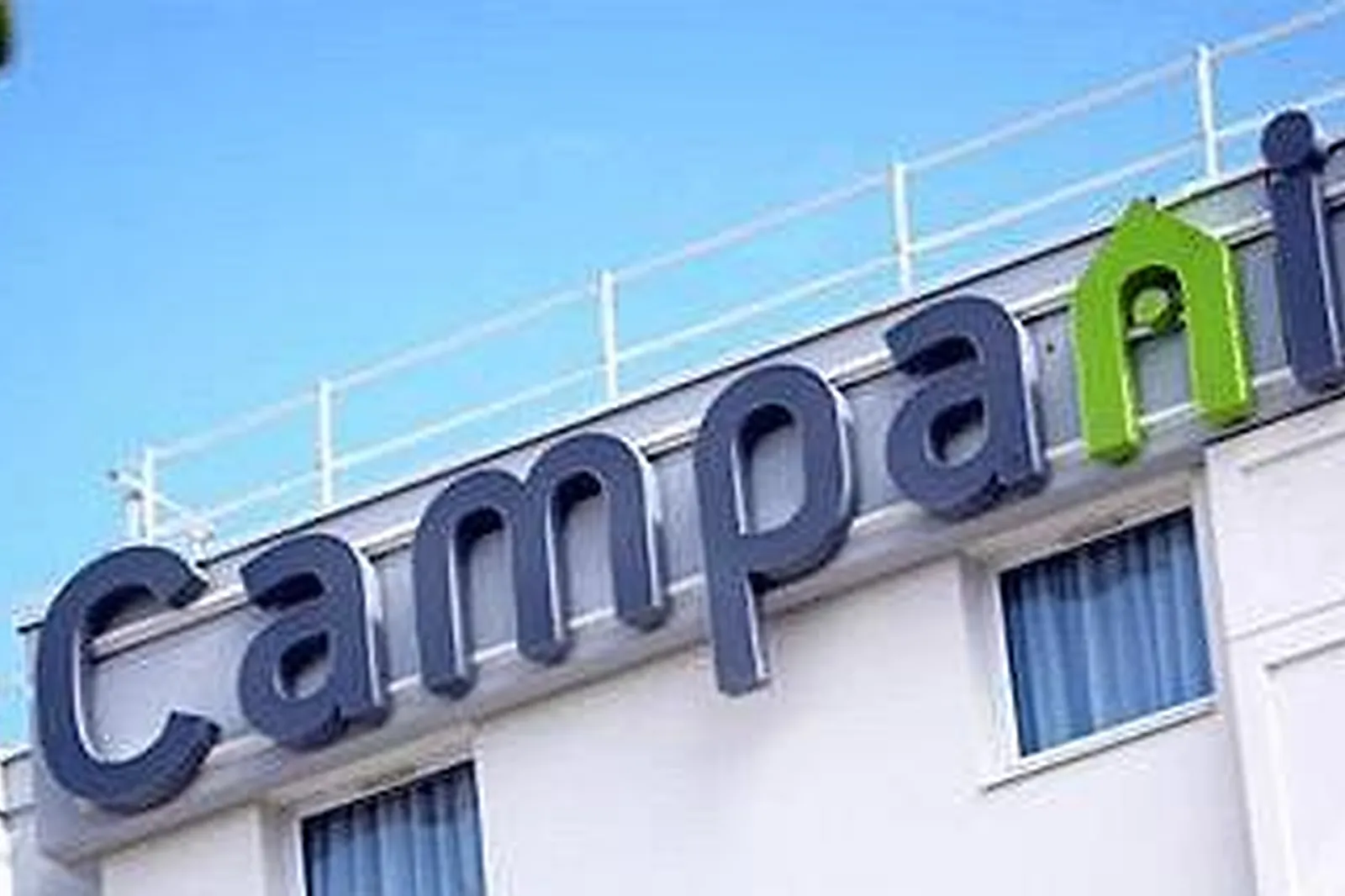 Lieux événementiels, CAMPANILE CHAVILLE ***