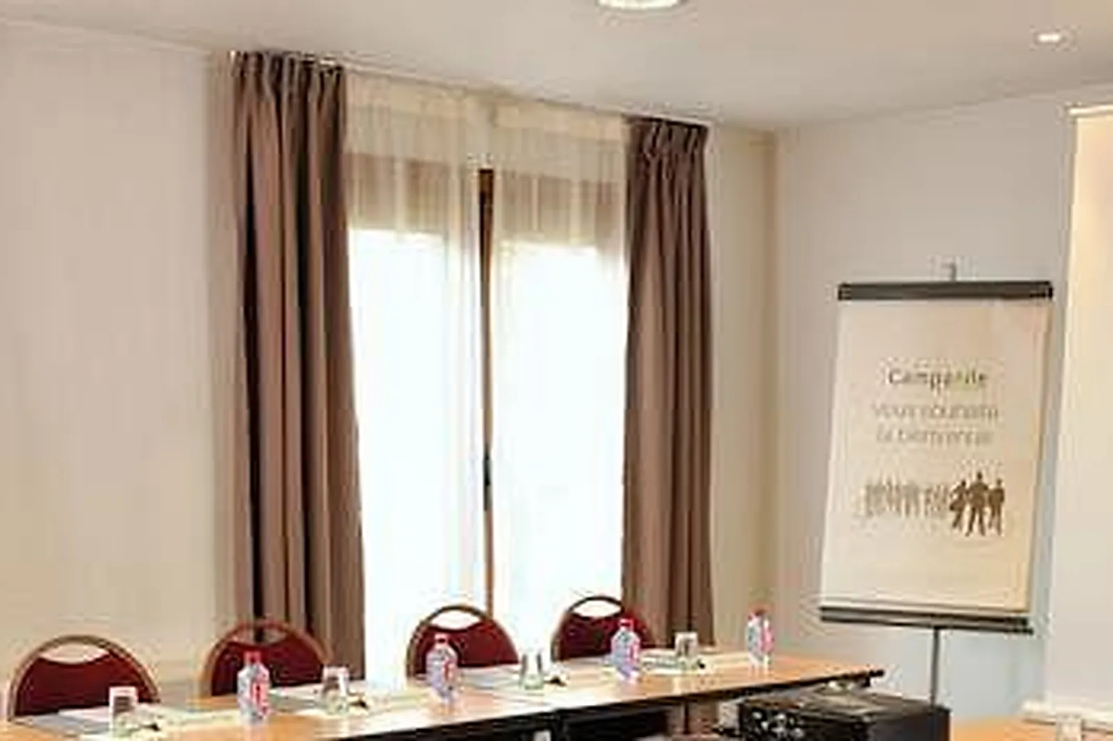 Lieux événementiels, CAMPANILE CLERMONT FERRAND - LE BRÉZET ***