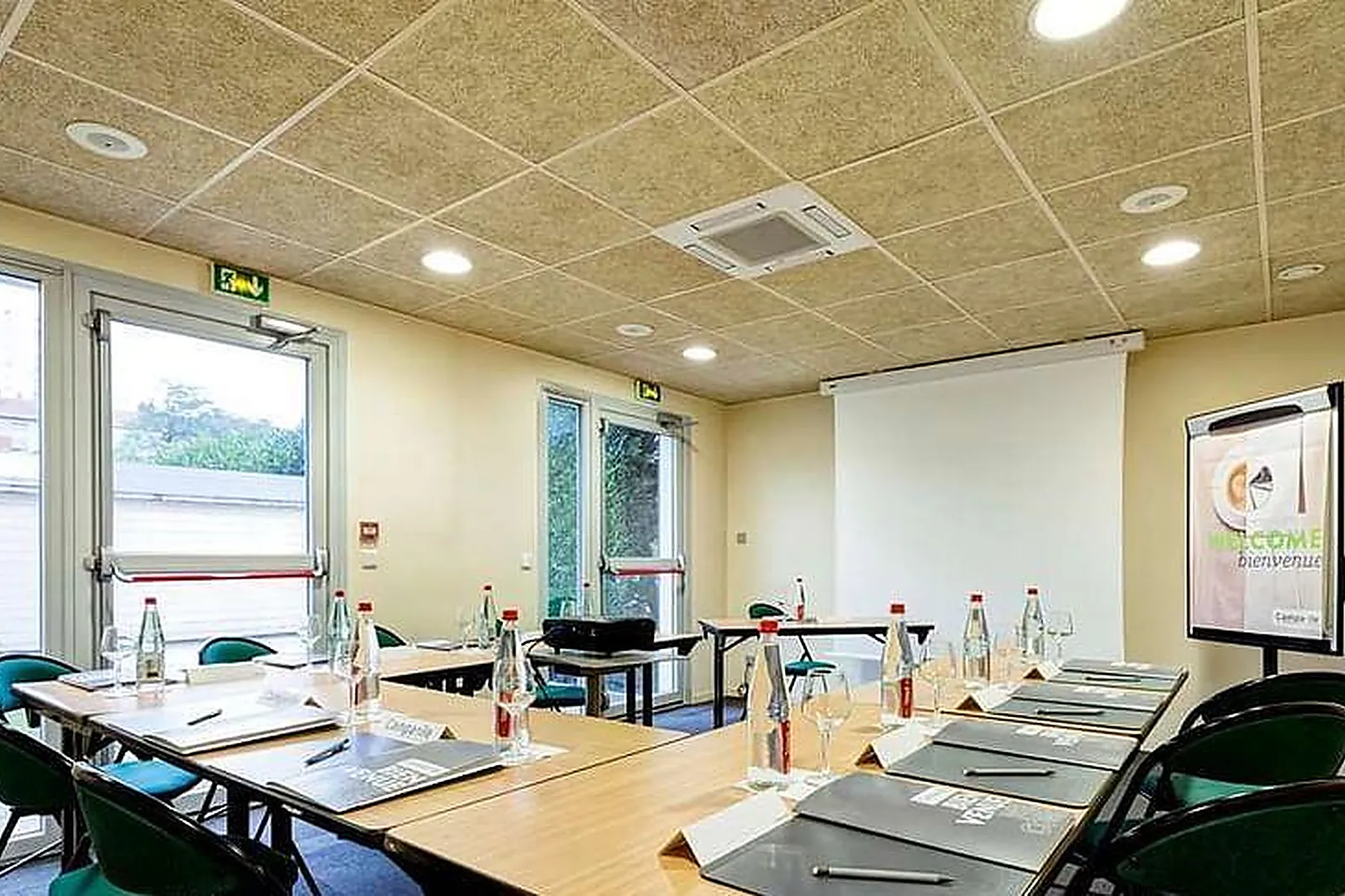 Lieux événementiels, CAMPANILE CRÉTEIL BONNEUIL***