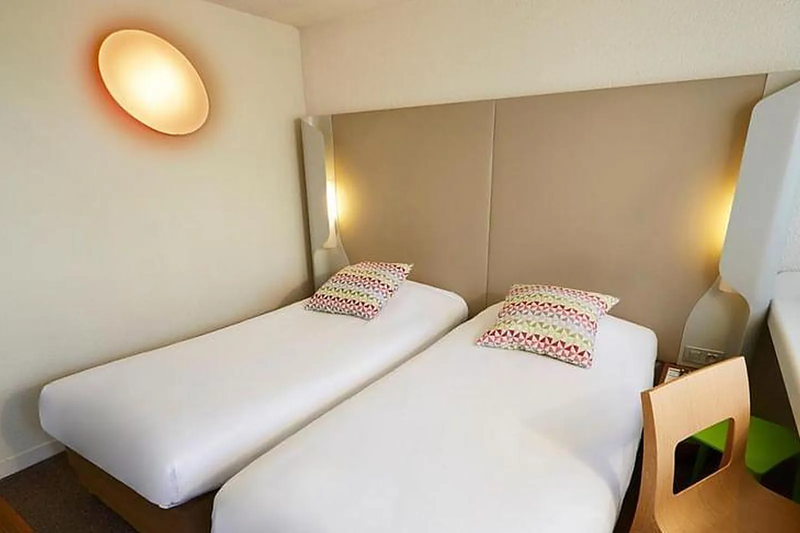 Lieux événementiels, CAMPANILE CRÉTEIL BONNEUIL***