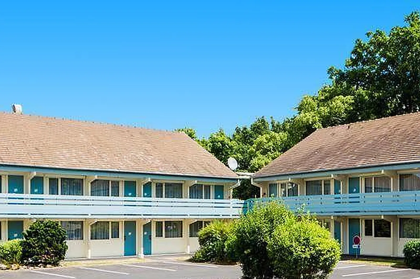 Lieux événementiels, CAMPANILE DAMMARIE LES LYS***