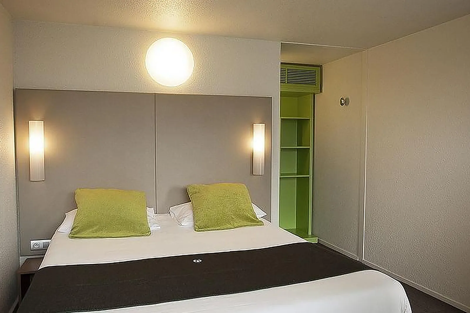 Lieux événementiels, CAMPANILE DAMMARIE LES LYS***