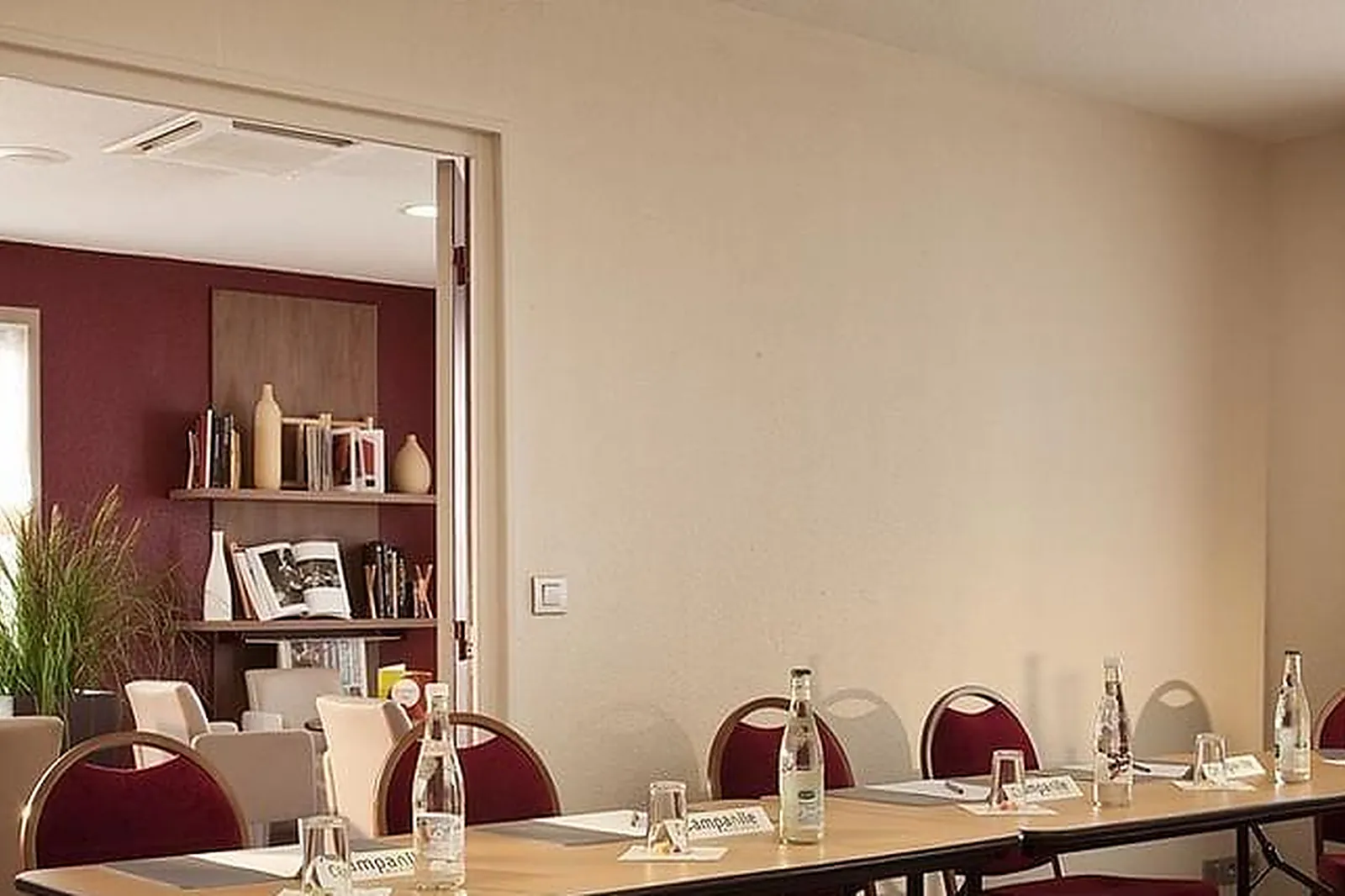 Lieux événementiels, CAMPANILE EPONE