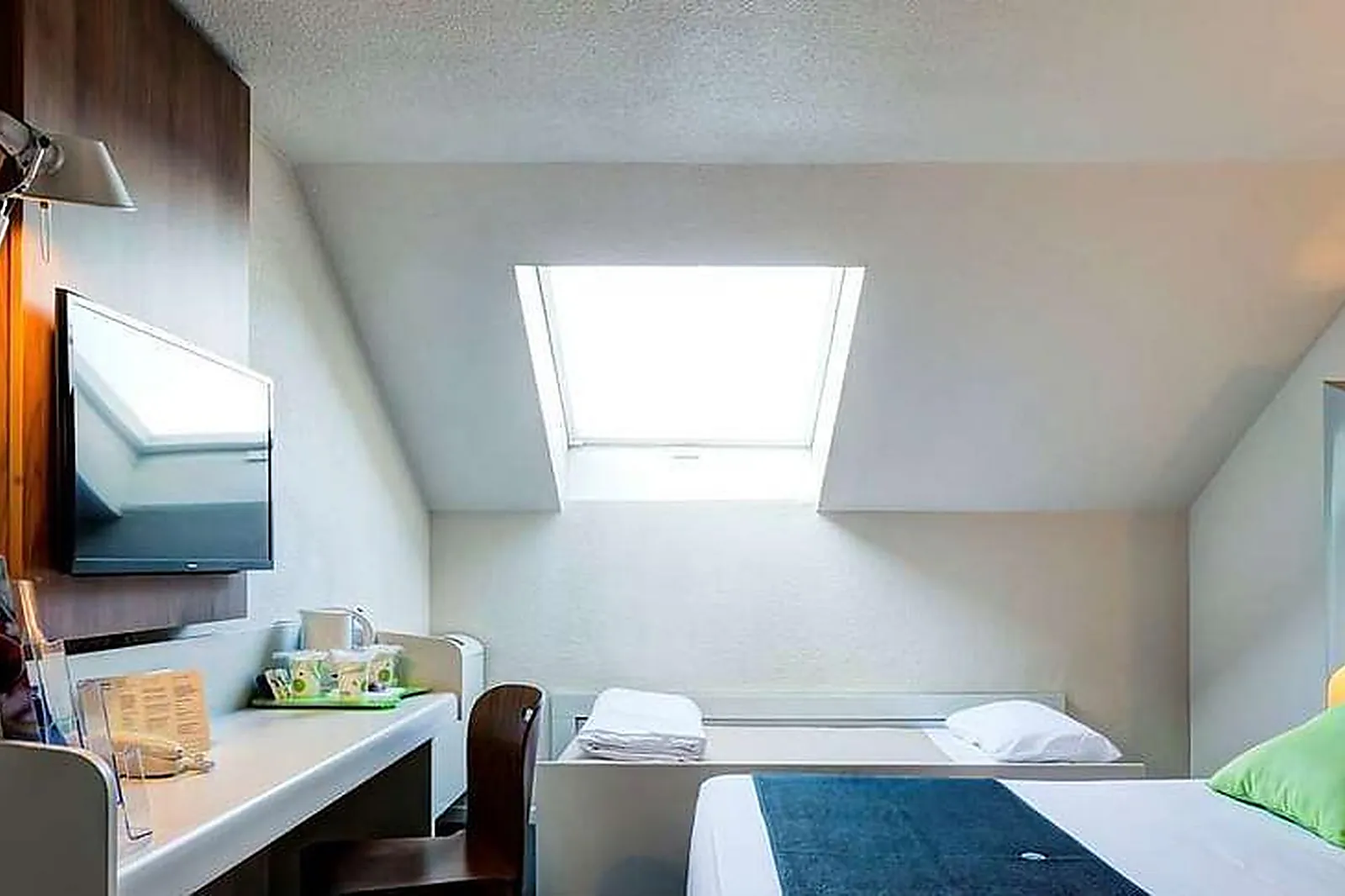 Lieux événementiels, CAMPANILE EVRY***