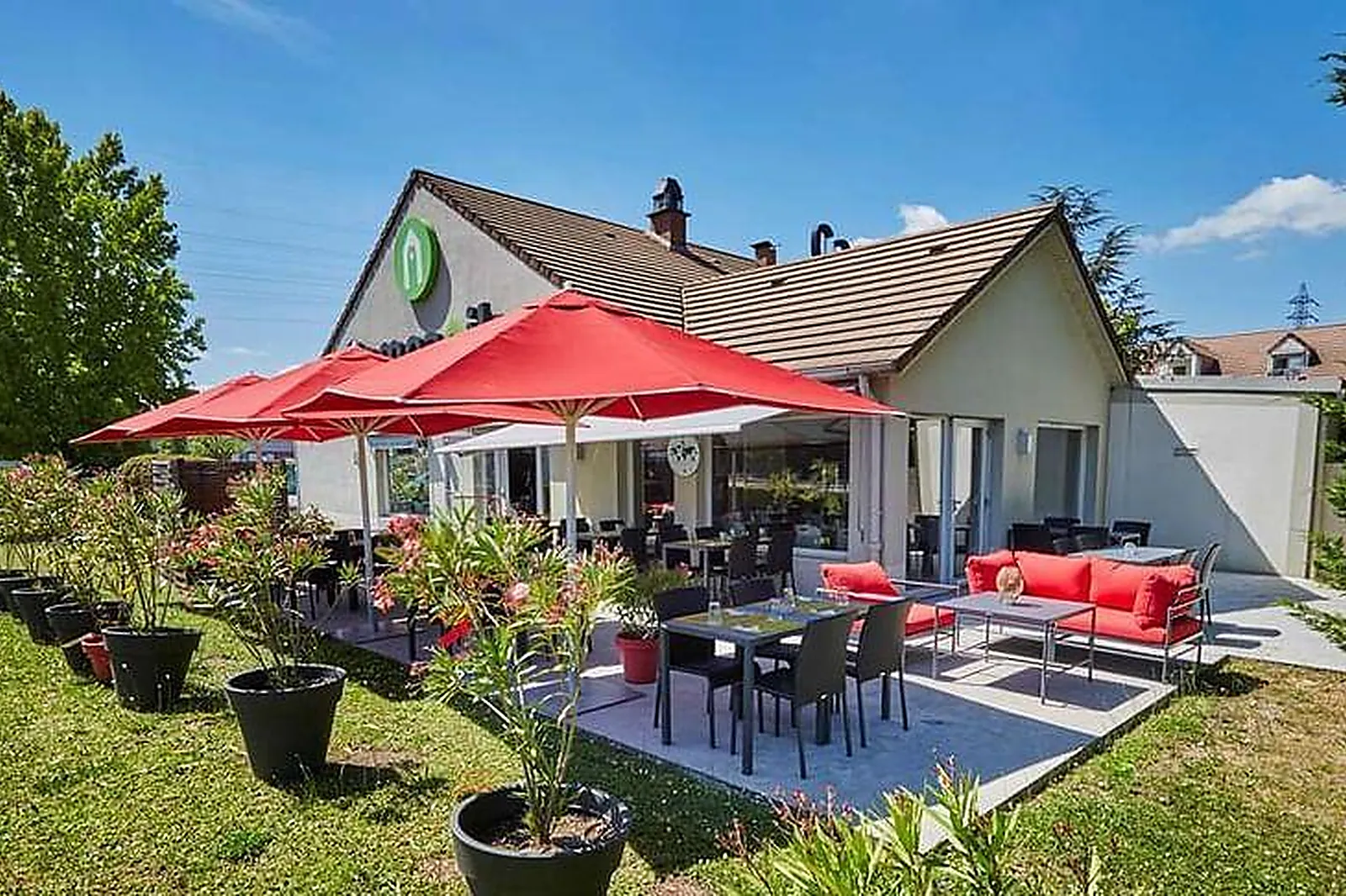 Lieux événementiels, CAMPANILE EVRY***