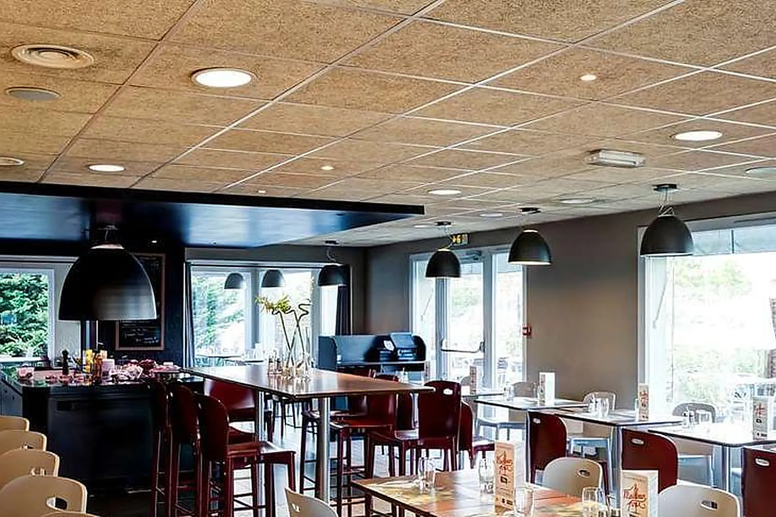 Lieux événementiels, CAMPANILE EVRY***