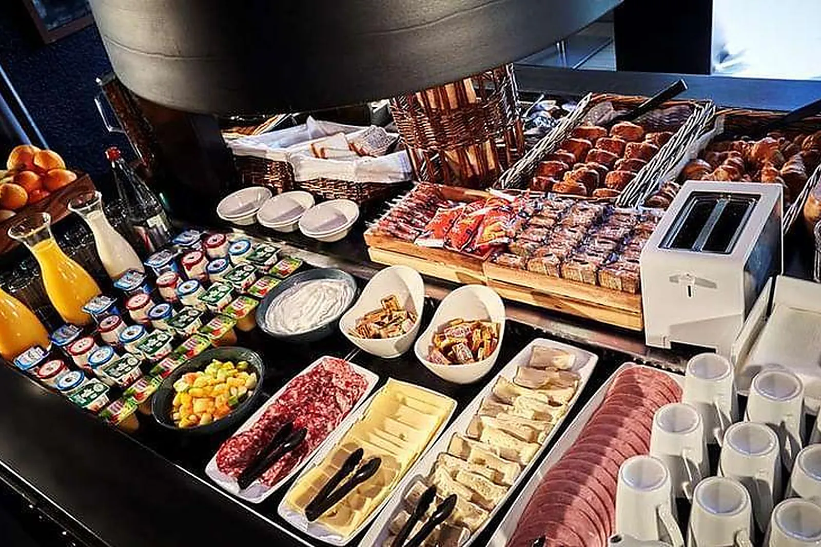 Lieux événementiels, CAMPANILE EVRY***