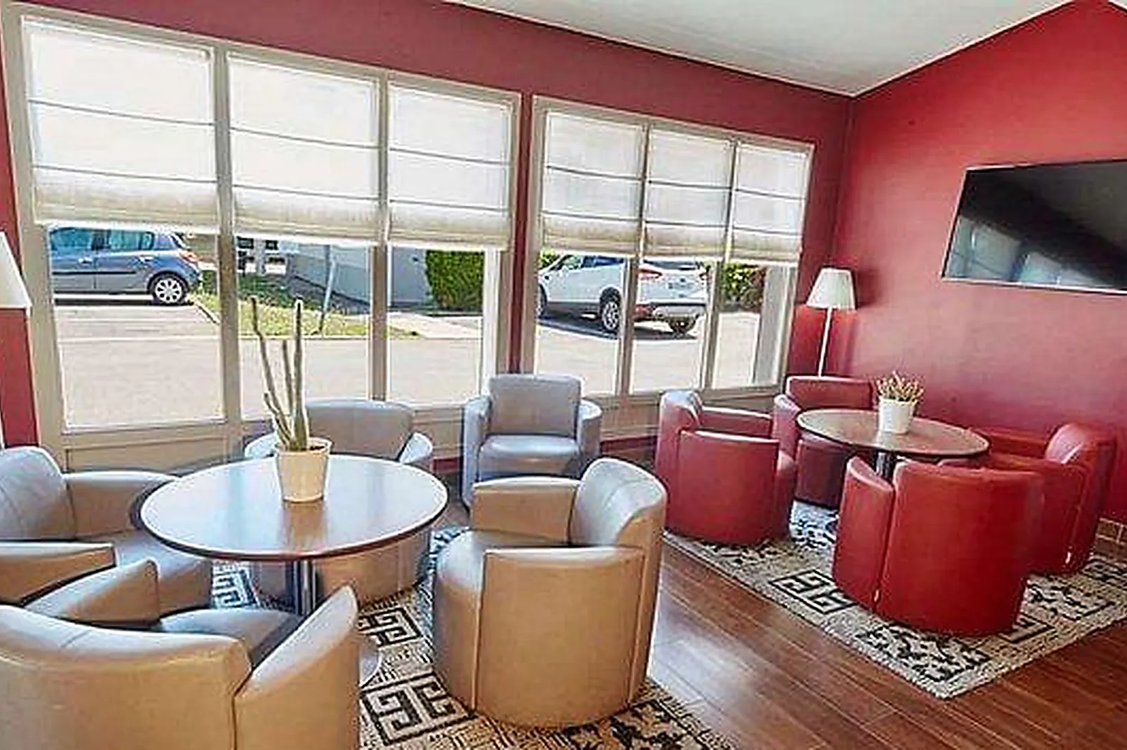 Lieux événementiels, CAMPANILE EVRY***