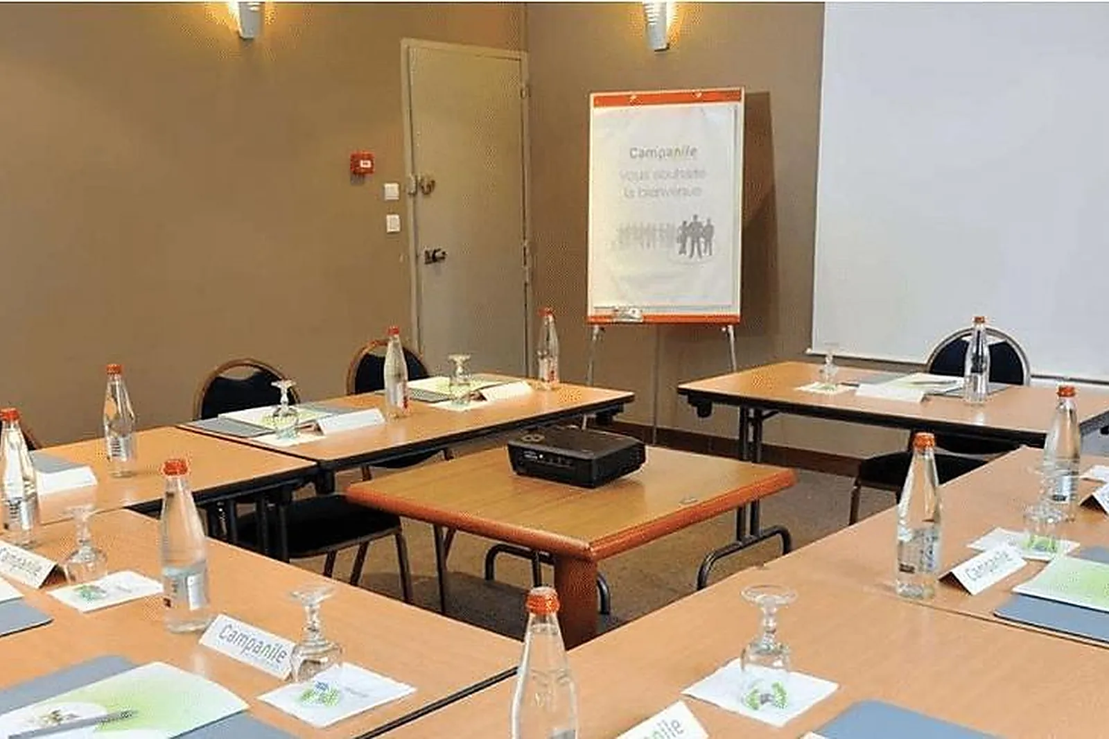 Lieux événementiels, CAMPANILE GRENOBLE SUD***