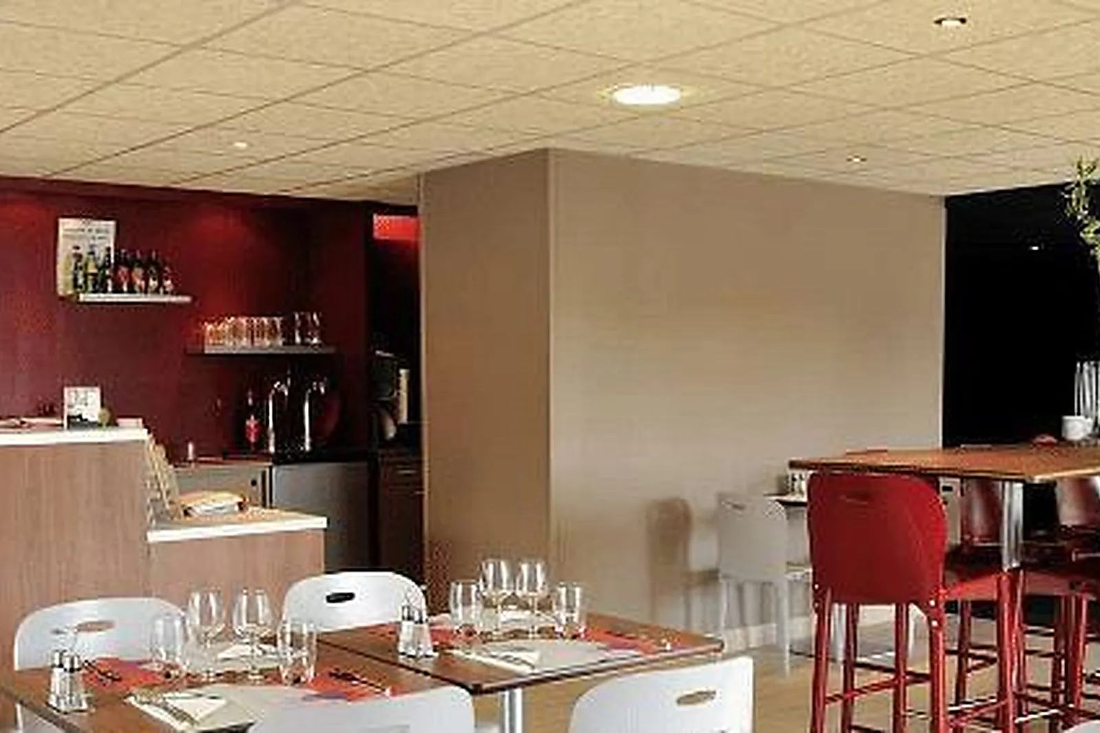 Lieux événementiels, CAMPANILE GRENOBLE SUD***