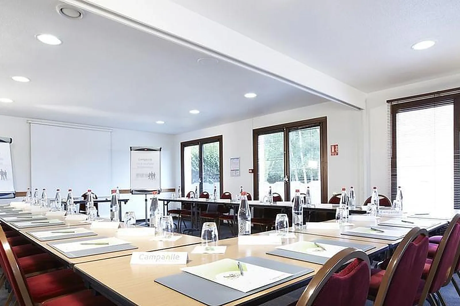 Lieux événementiels, CAMPANILE LILLE CUINCY***