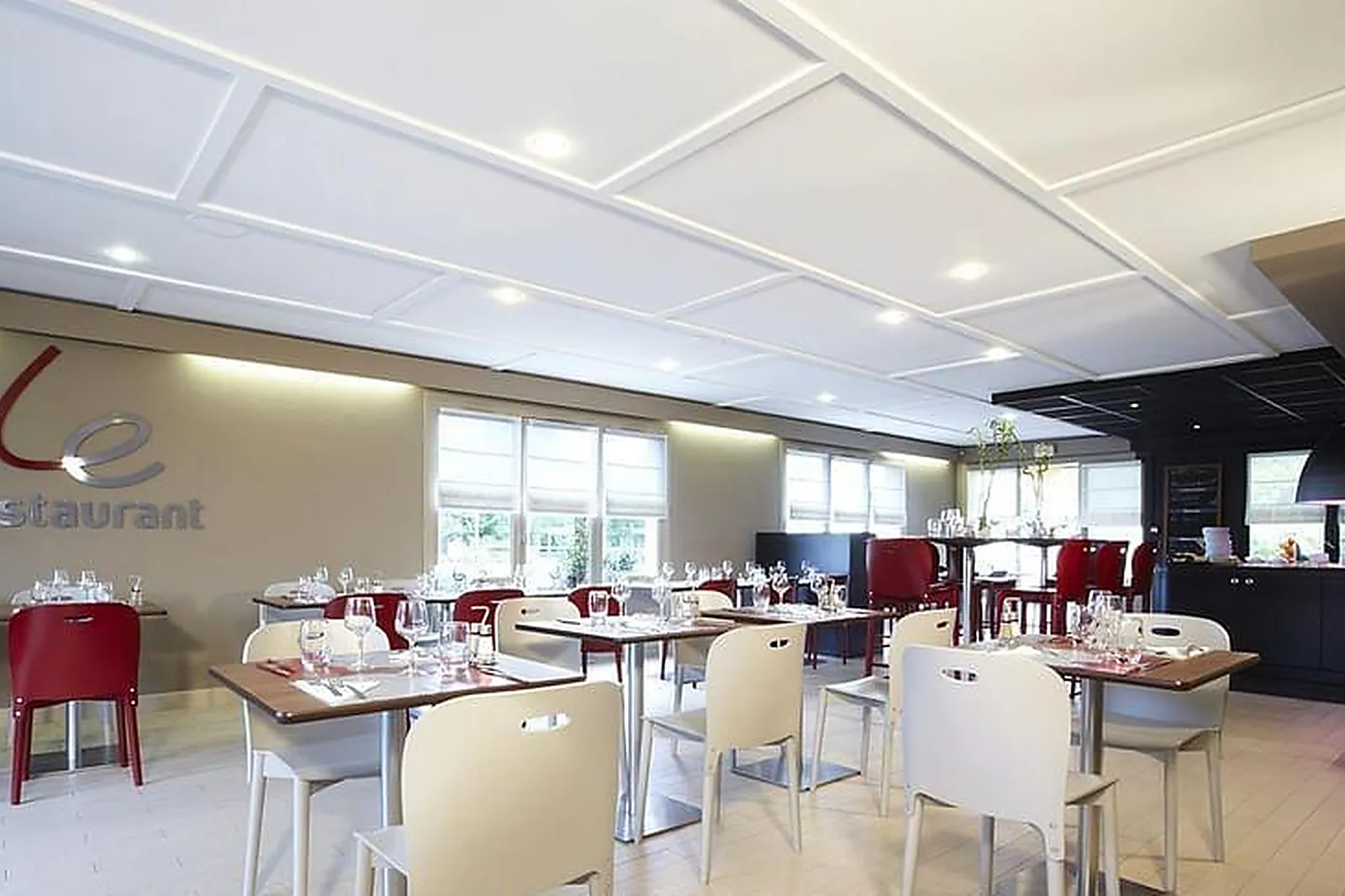 Lieux événementiels, CAMPANILE LILLE CUINCY***