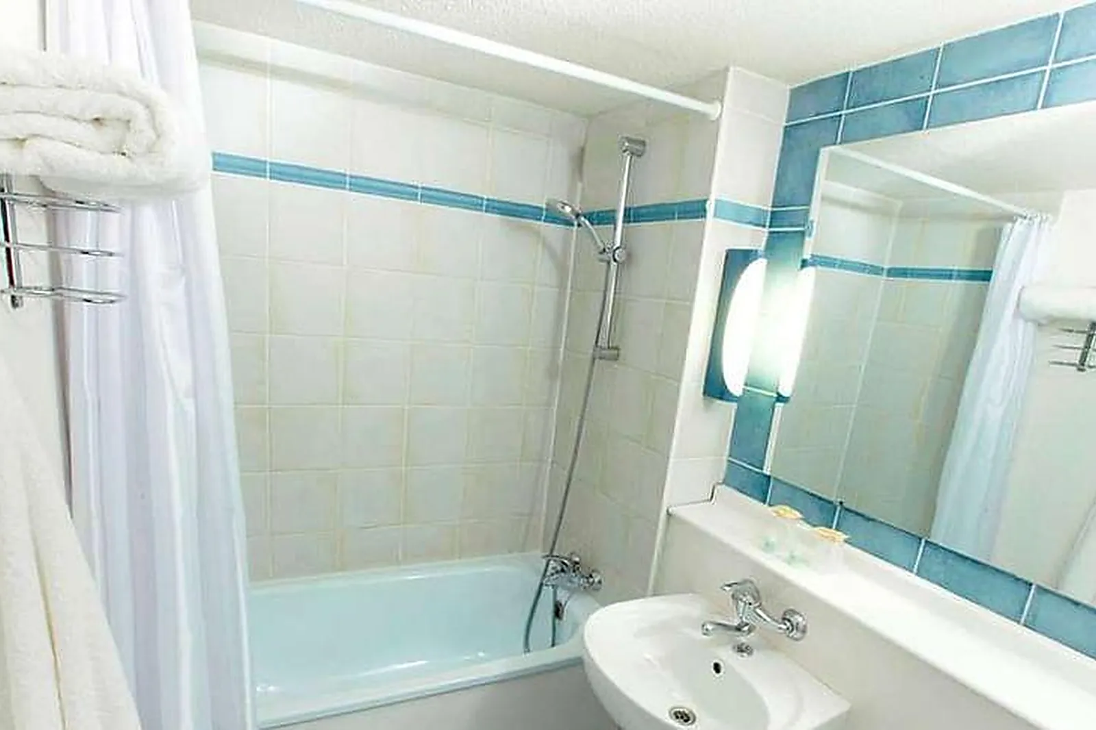 Lieux événementiels, CAMPANILE LILLE CUINCY***