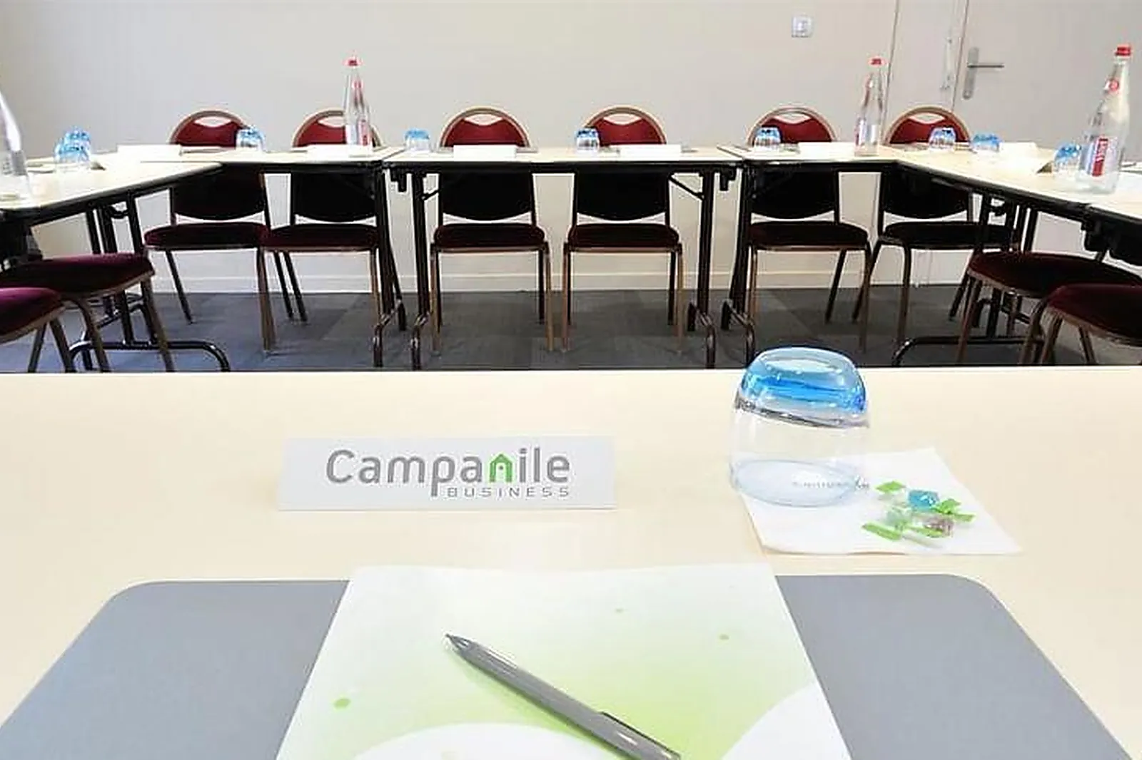 Lieux événementiels, CAMPANILE LYON EST ***